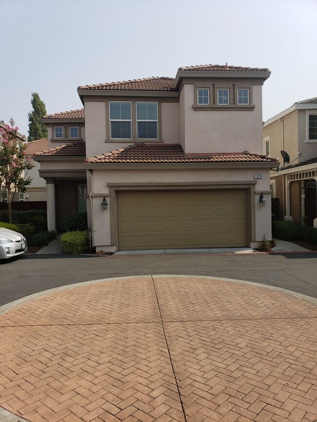 Primary Photo - Wow! Move In Ready