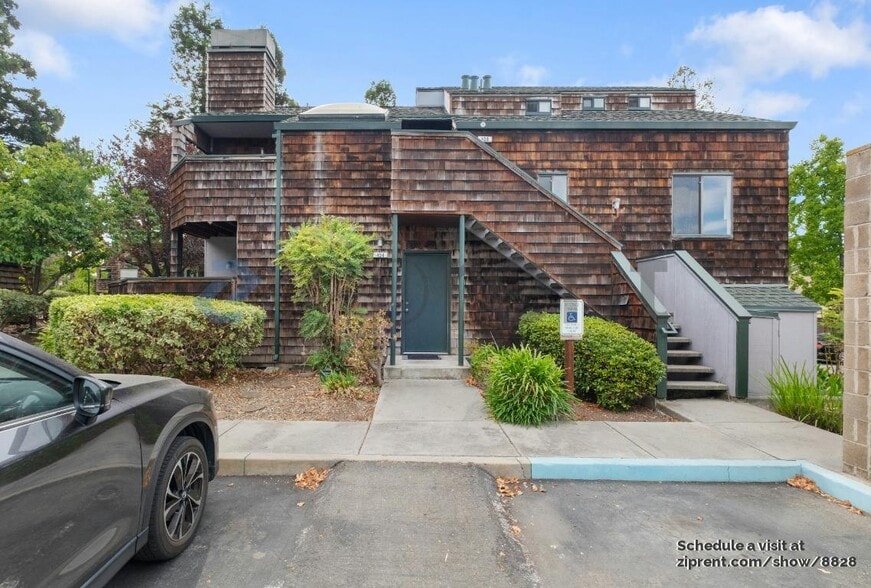 Primary Photo - 454 Bolinger Common