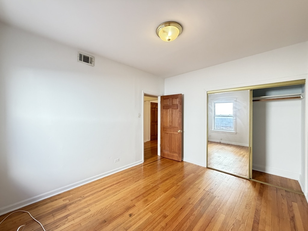 Building Photo - 4407 N Paulina St