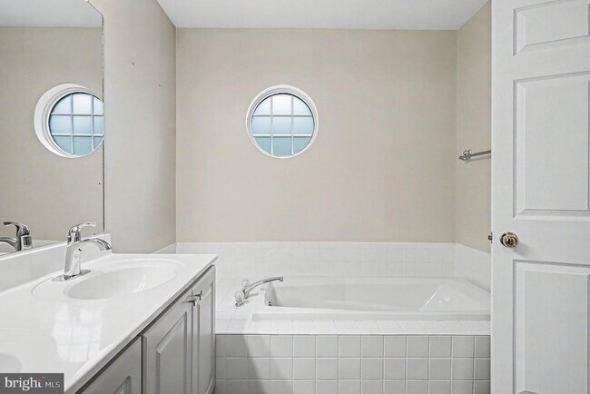 Building Photo - 4872 Ebb Tide Ct
