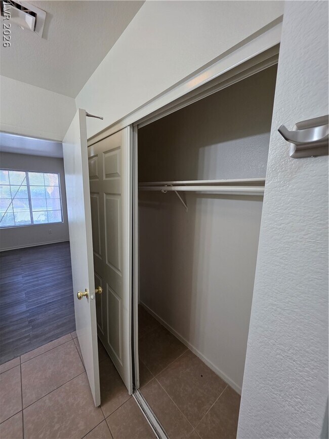 Building Photo - 4865 S Torrey Pines Dr