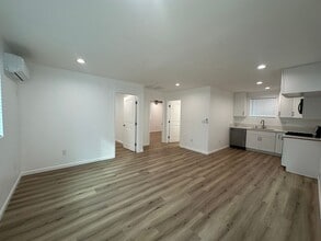 Building Photo - 14529 Hartland St