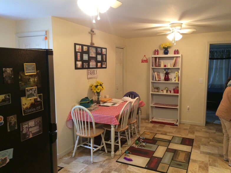 Kitchen/dining room - 326 N Vine St
