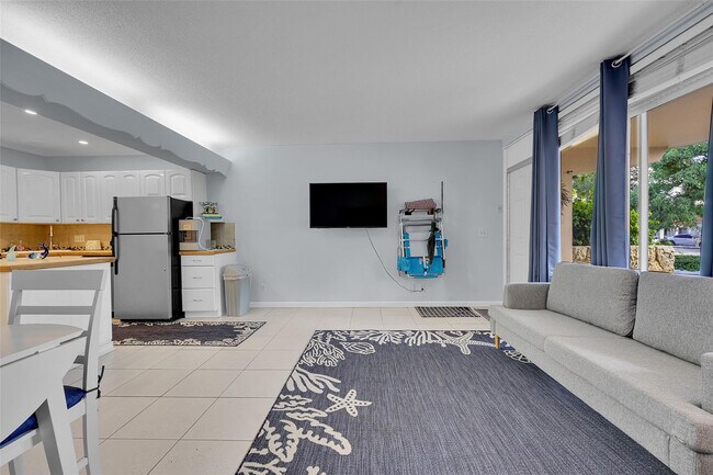 Building Photo - 4627 Bougainvilla Dr