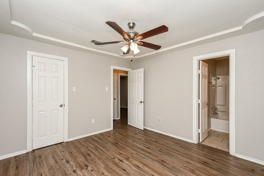 Building Photo - 428 Guadalupe Dr