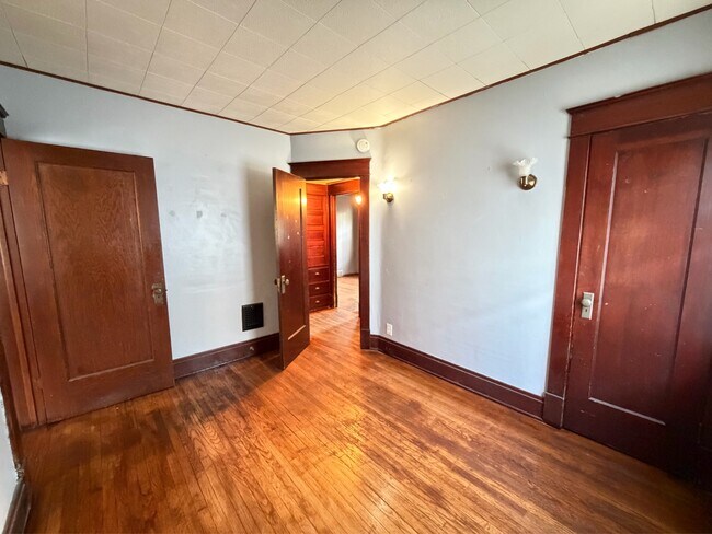 Building Photo - 418 Colvin Ave