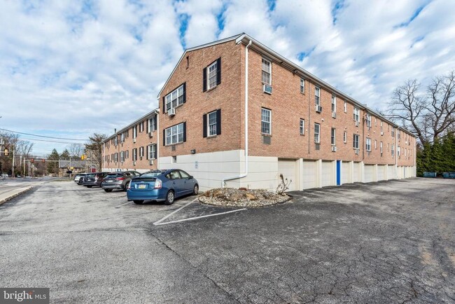 Building Photo - 1334 Montgomery Ave