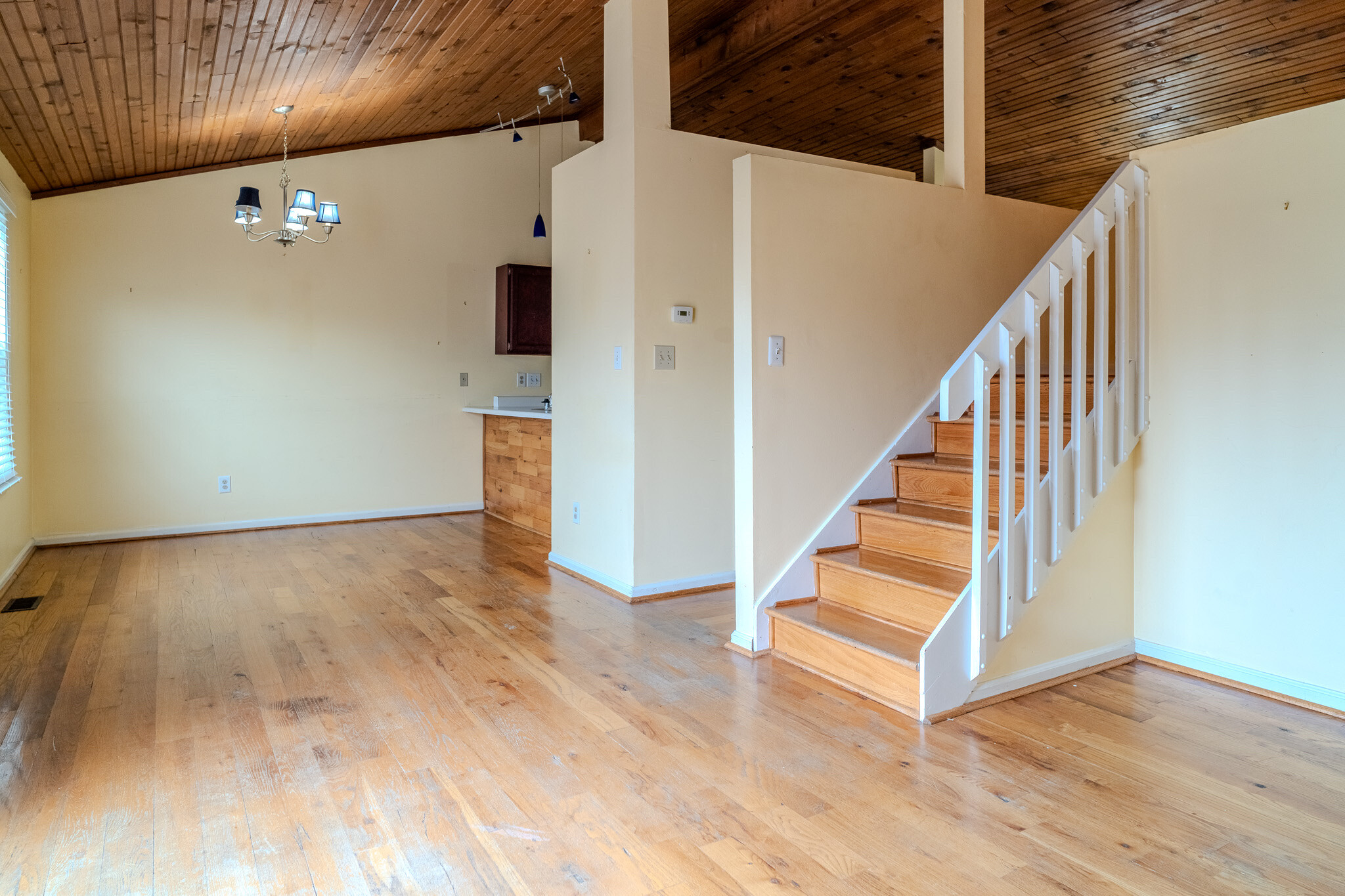 Dining room and stairs to loft - 3408 Springlake Dr