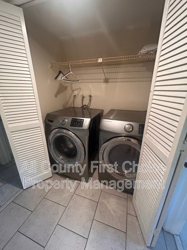 Building Photo - 760 S Village Dr