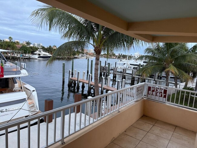 Building Photo - 830 NE 20th Ave