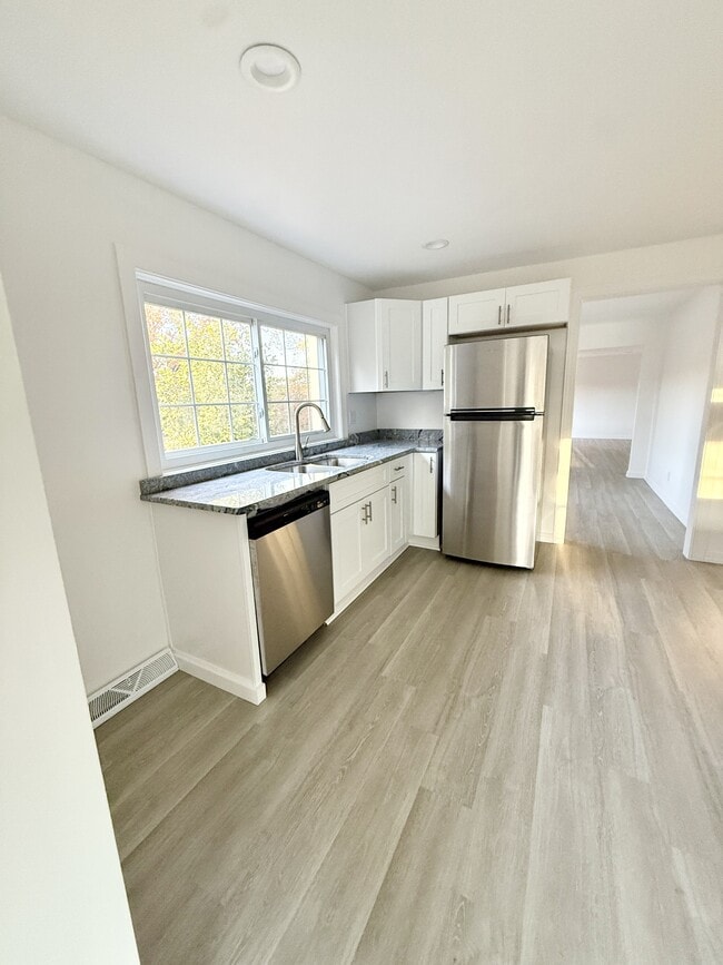 Building Photo - 310 Highland St