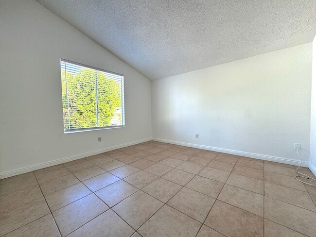 Building Photo - 3 Bedroom House in Sherman Oaks!
