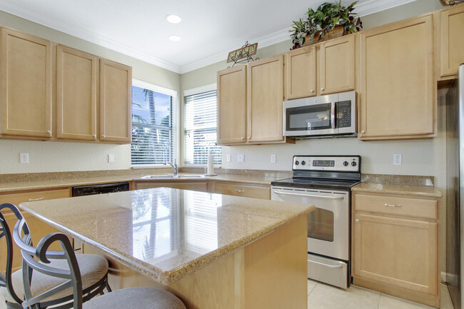 Building Photo - 8210 Calterra Dr