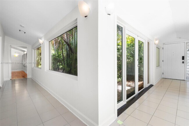 Building Photo - 5810 Maggiore St