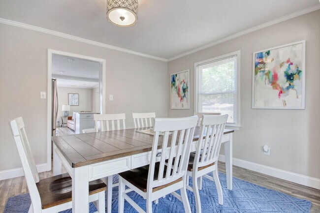 Building Photo - 1563 Elizabeth Rd