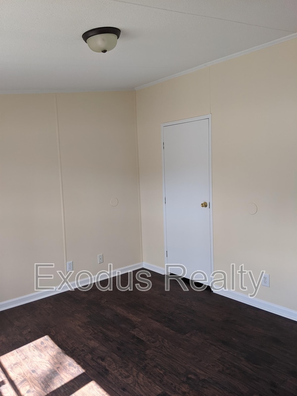 Building Photo - 433 Deer View