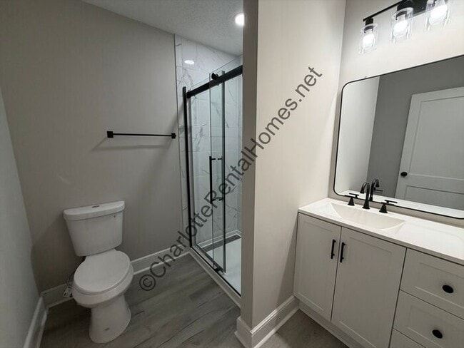 Building Photo - Updated 3 bedroom, 2 bathroom house for rent in Shelby, NC
