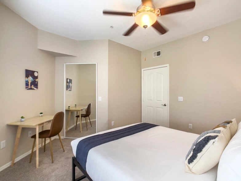 Building Photo - 14201 N 70th Way