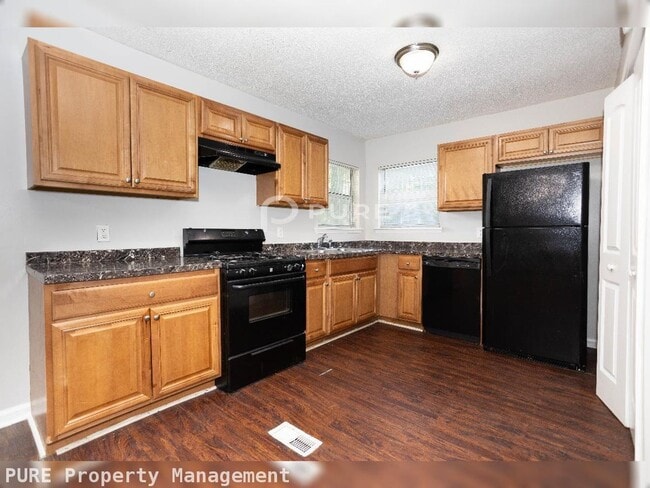 Building Photo - Price Drop Alert!  Fall Rental Specials Available! Neal Avenue Home!  Available Now