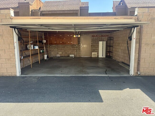 Building Photo - 449 W Duarte Rd