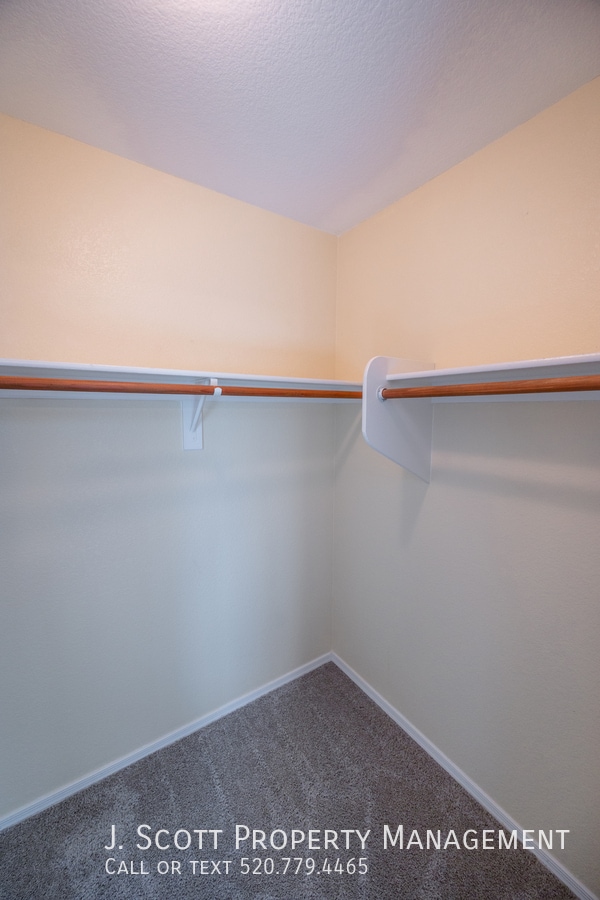 Building Photo - 12209 W Washington St