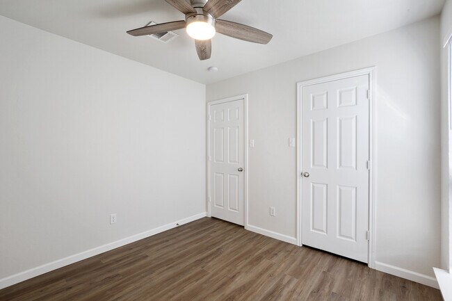 Building Photo - 7722 Bridgepointe Dr