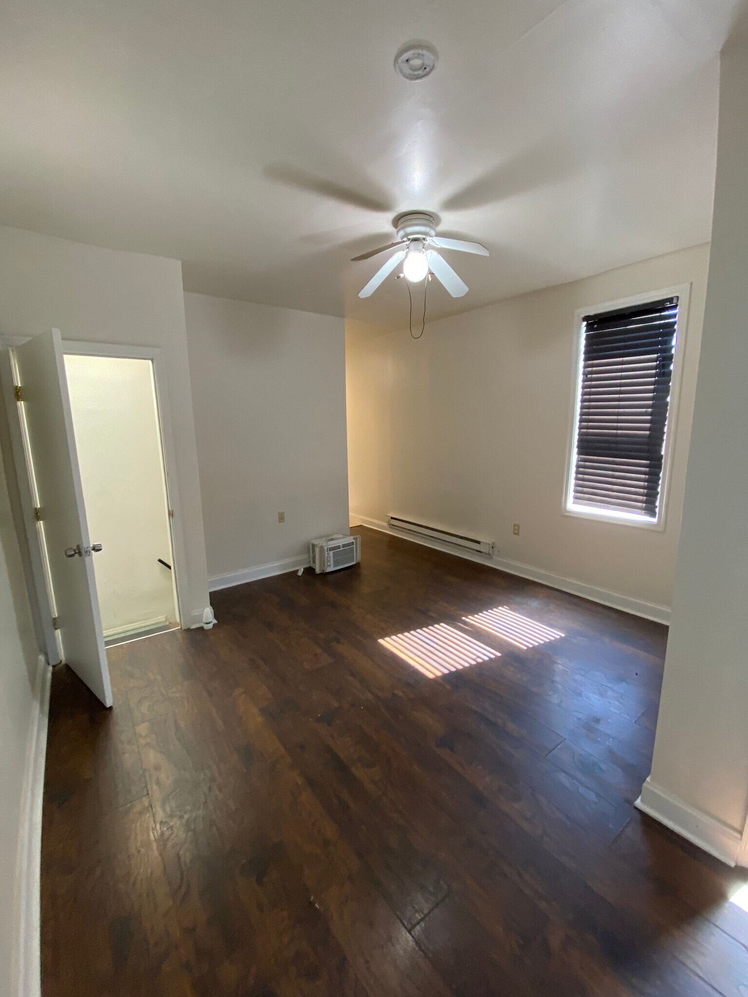 Building Photo - 527 Oldham St