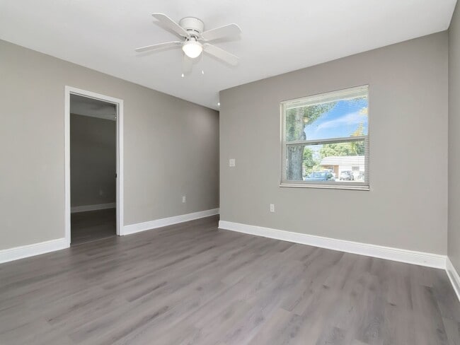 Building Photo - Stunning Fully Renovated 3BR/2BA Unit | Move-In Ready