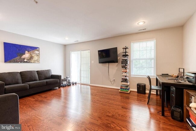 Building Photo - 513 Bluffton Dr