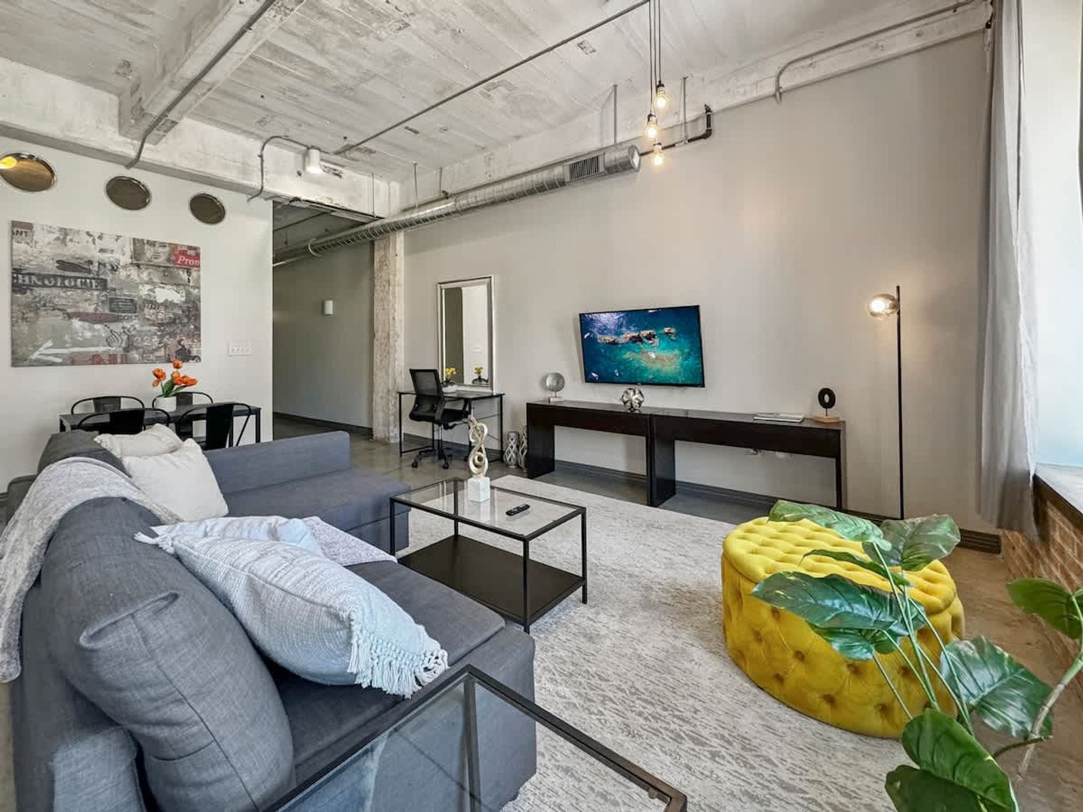 Building Photo - 500 S Ervay St