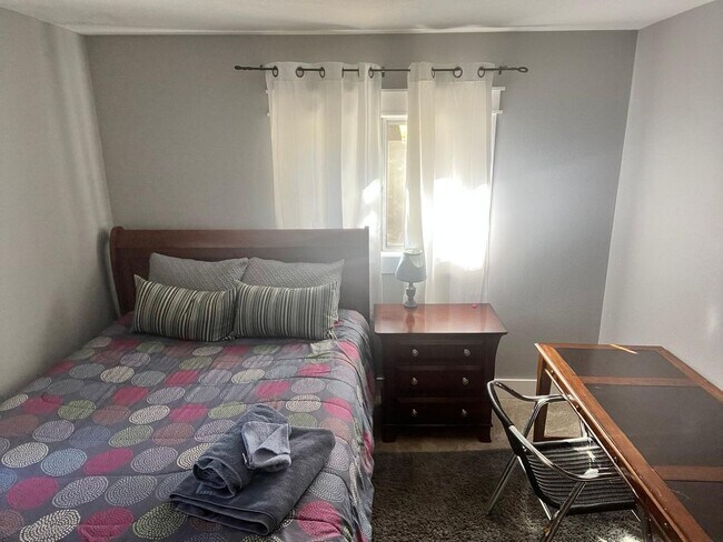 Building Photo - Executive Rental Fully Furnished PERFECT GETAWAY, MOUNTAIN RETREAT WITHIN TOWN!!