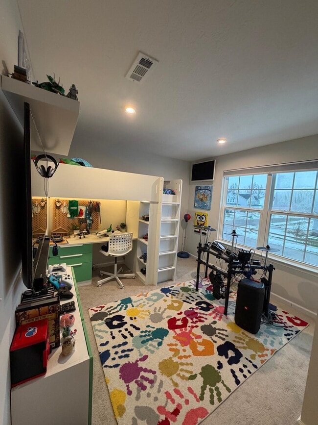 Building Photo - 585 Bermuda Way