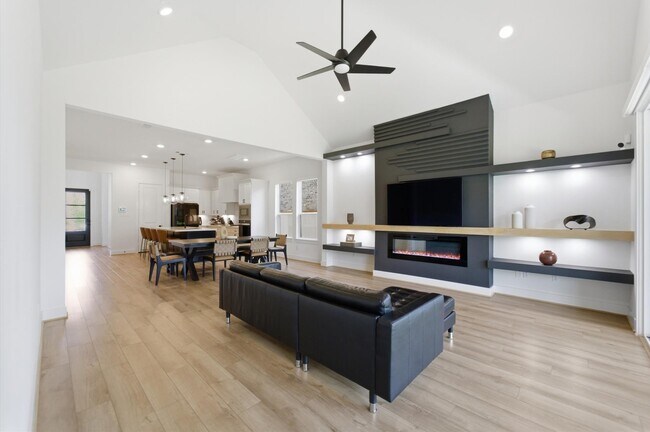Building Photo - 8115 Fenway Hts Dr