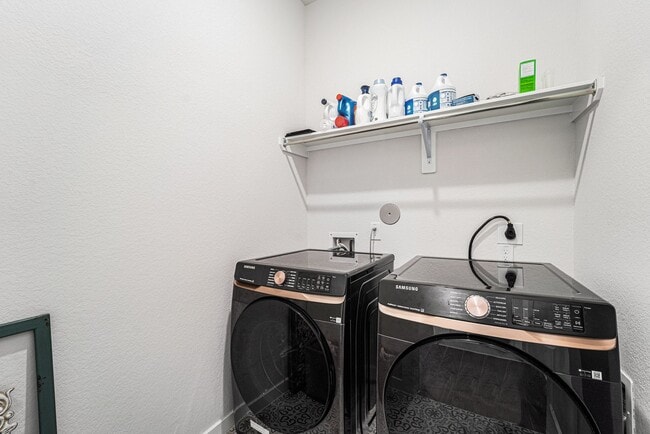 Building Photo - 16630 Lake Austin St