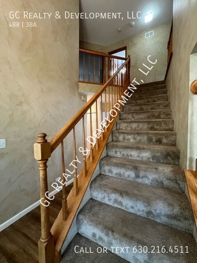 Building Photo - ***MUST SEE! 4 BDRM / 2.5 BTH / LARGE CORN...