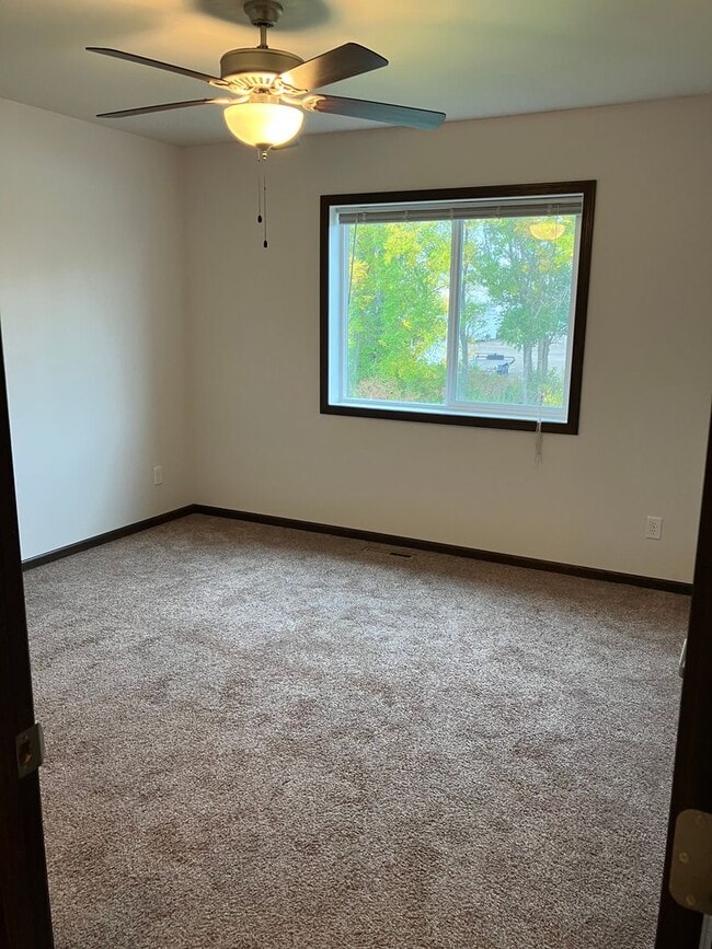 Building Photo - 3 Bed 2 Bath Twin Home