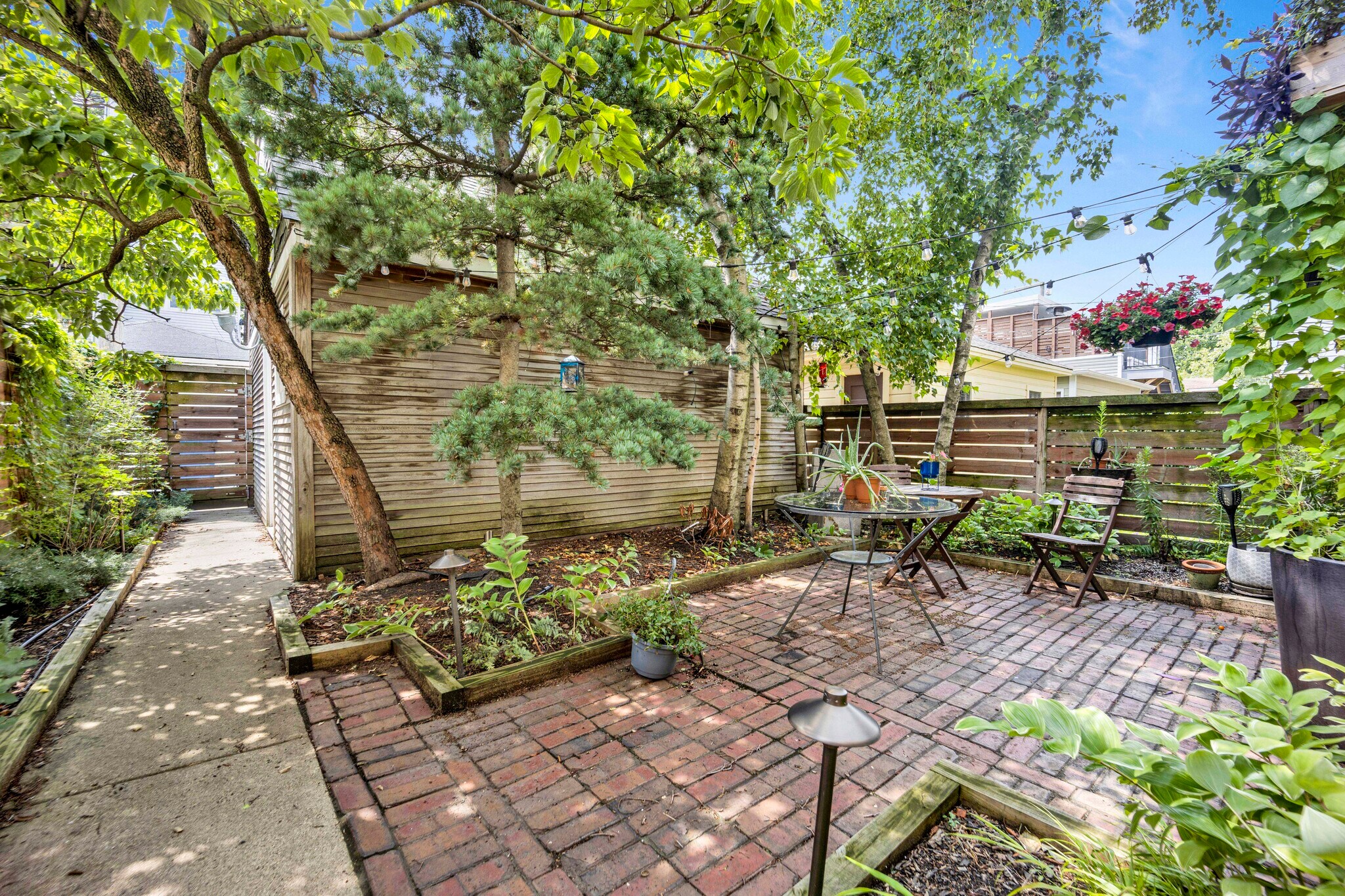 Building Photo - 1625 W Hollywood Ave