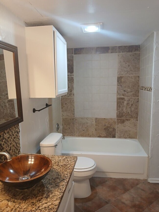 Building Photo - 1 Bed 1 Bath Condo in Dallas (All Electric)