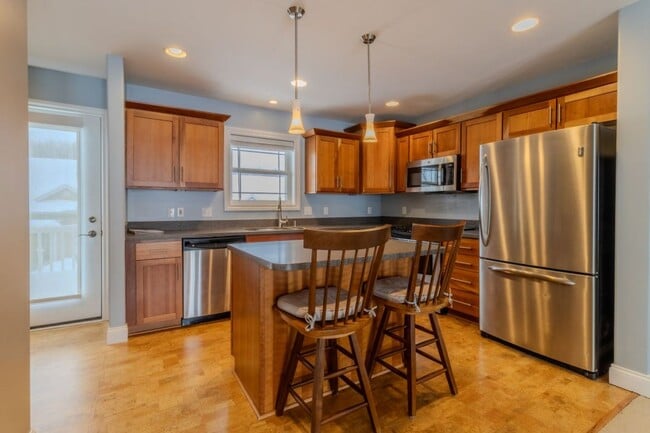 Building Photo - Modern Living Meets Cozy Charm