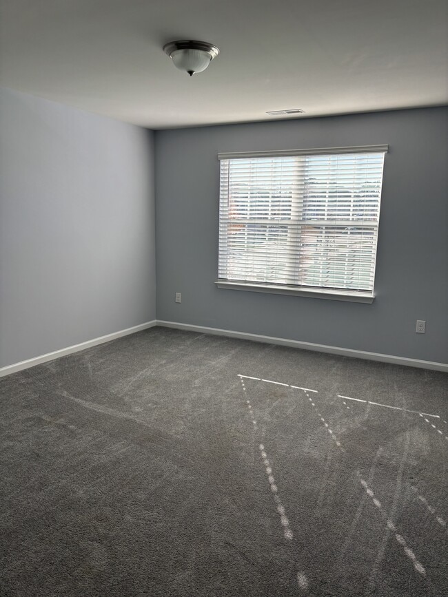 Building Photo - 145 Relict Dr