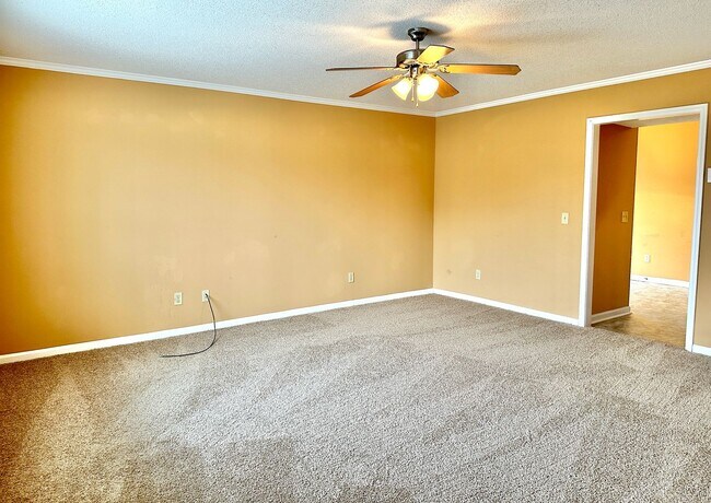 Building Photo - 11424-26 Oak Arbor Way