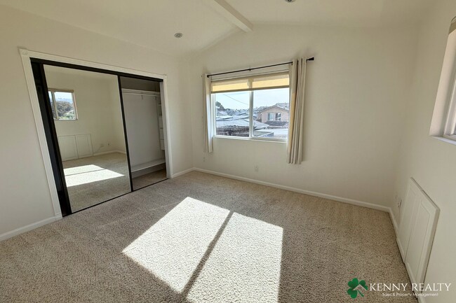 Building Photo - Beautifully Remodeled 4 Bed Home with Loft + Prime Location