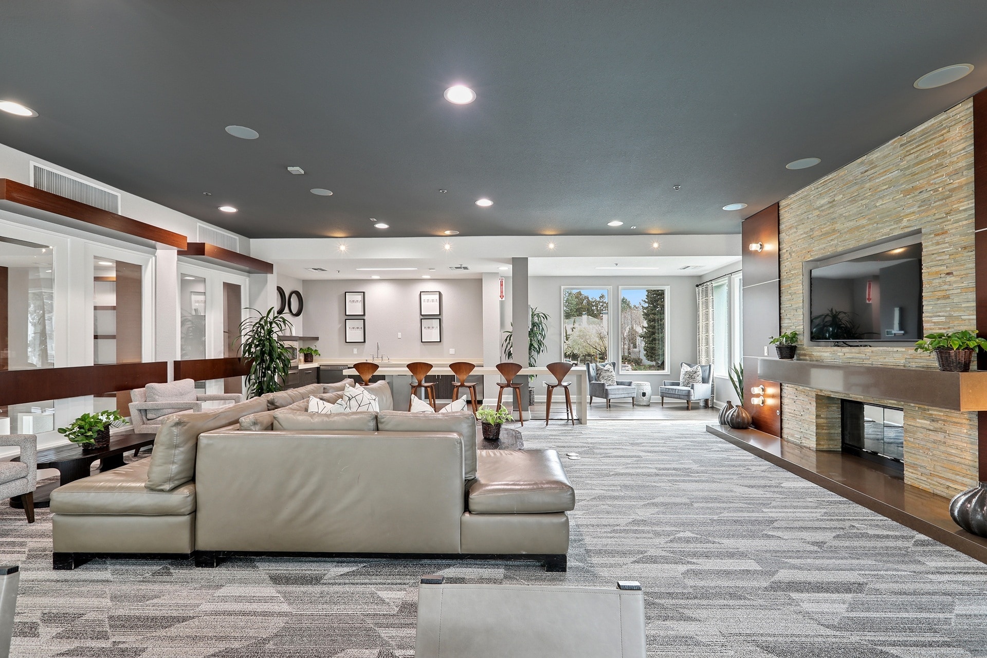 Building Photo - Elan at River Oaks