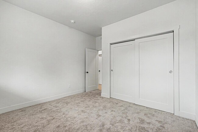 Building Photo - 801 8th St S