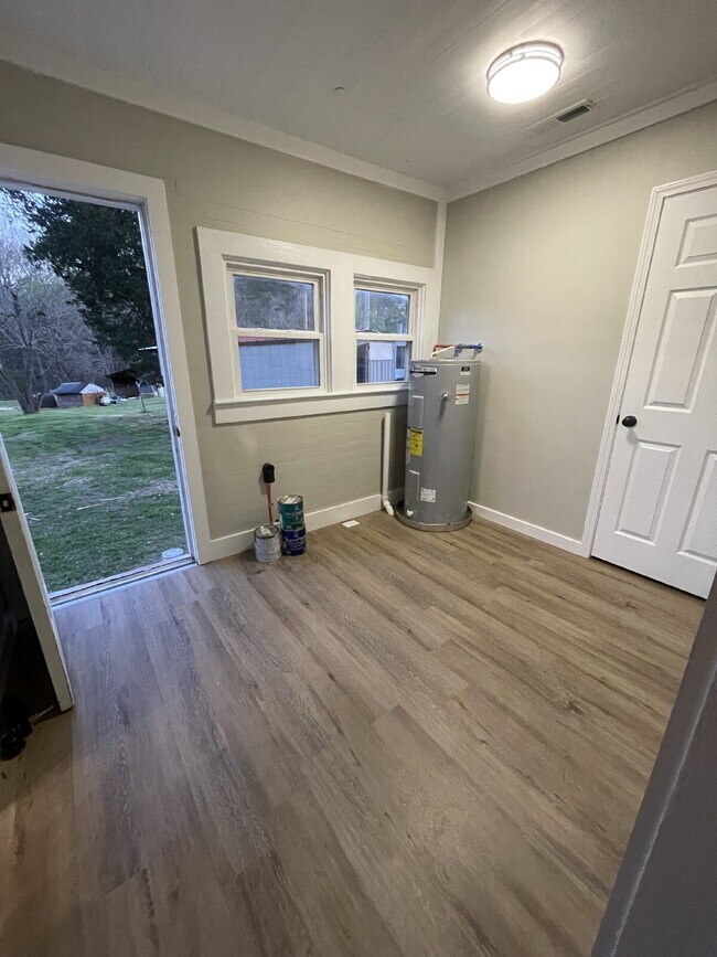 Building Photo - Updated 2 bedroom + finished attic space on an acre in davie county!