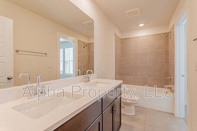 Building Photo - 164 Bromes Way