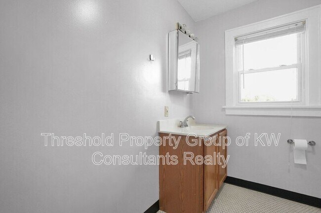 Building Photo - 1126 Northwest Blvd