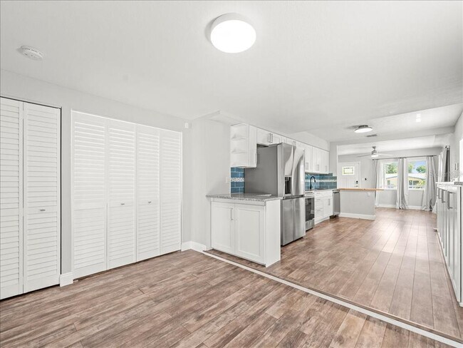 Building Photo - 2200 Capri Dr