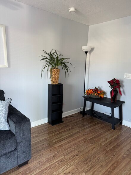 Building Photo - 1558 NE 30th St