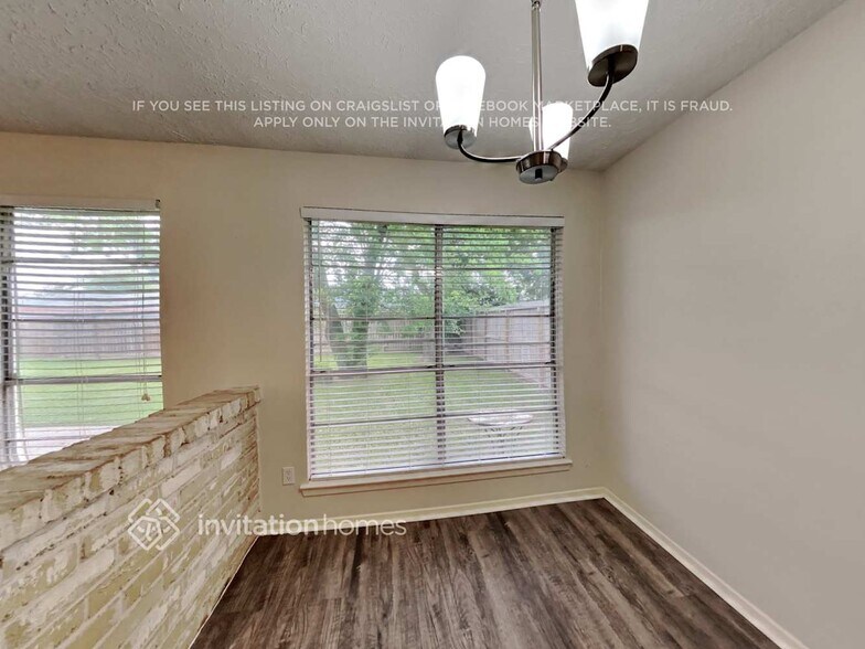 Building Photo - 2835 Pilgrims Point Dr